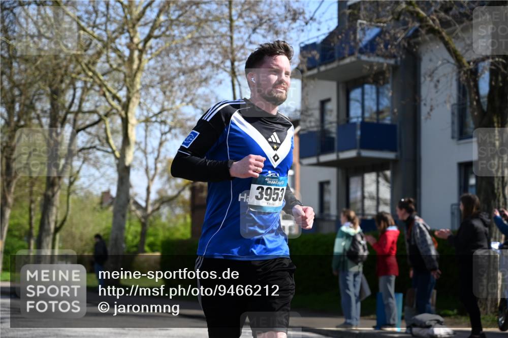 12.04.2026 - 45. Internationalen Wilhelmsburger Insellauf J. Mangold http://msf.ph/oto/9466212 12.04.2026 11:00:23 Ziel 2977, 4107, 4152, 2646, 4991, 4993, 3953, 3373, 4632, 2389, 2389, 3725, 5581 meine-sportfotos.de