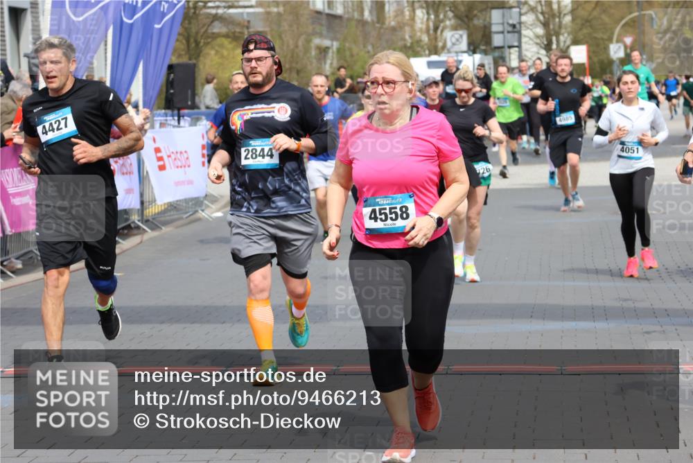 12.04.2026 - 45. Internationalen Wilhelmsburger Insellauf Strokosch-Dieckow http://msf.ph/oto/9466213 12.04.2026 13:11:56 Ziel 2461, 4810, 3994, 4558, 3573, 4427, 2844, 3115, 4726, 4051, 2827, 2825 meine-sportfotos.de