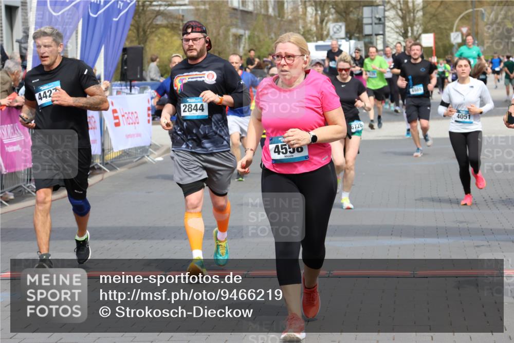 12.04.2026 - 45. Internationalen Wilhelmsburger Insellauf Strokosch-Dieckow http://msf.ph/oto/9466219 12.04.2026 13:11:56 Ziel 2461, 4810, 3994, 4558, 3573, 4427, 2844, 3115, 4726, 4051, 2827, 2825 meine-sportfotos.de