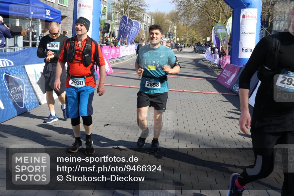 12.04.2026 - 45. Internationalen Wilhelmsburger Insellauf Strokosch-Dieckow http://msf.ph/oto/9466324 12.04.2026 11:00:01 Ziel 4004, 2858, 5699, 5698 meine-sportfotos.de