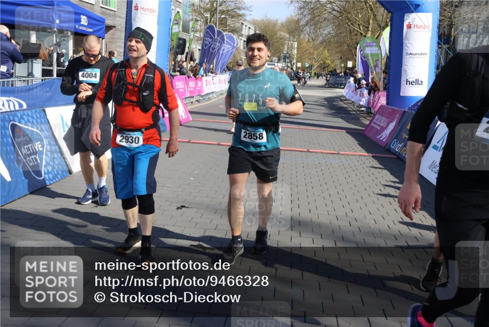 12.04.2026 - 45. Internationalen Wilhelmsburger Insellauf Strokosch-Dieckow http://msf.ph/oto/9466328 12.04.2026 11:00:02 Ziel 4004, 2858, 5699, 5698 meine-sportfotos.de