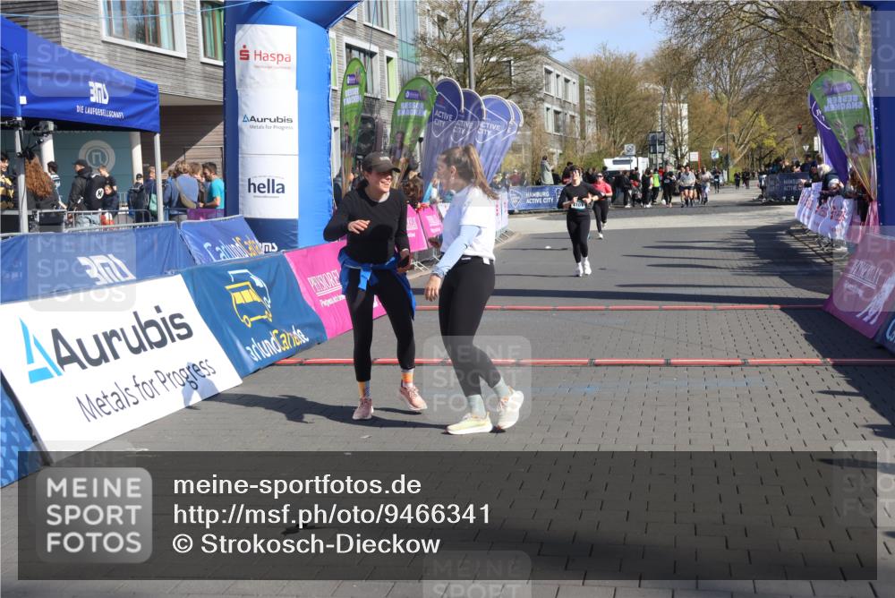 12.04.2026 - 45. Internationalen Wilhelmsburger Insellauf Strokosch-Dieckow http://msf.ph/oto/9466341 12.04.2026 11:00:04 Ziel 5699, 5698, 4101 meine-sportfotos.de