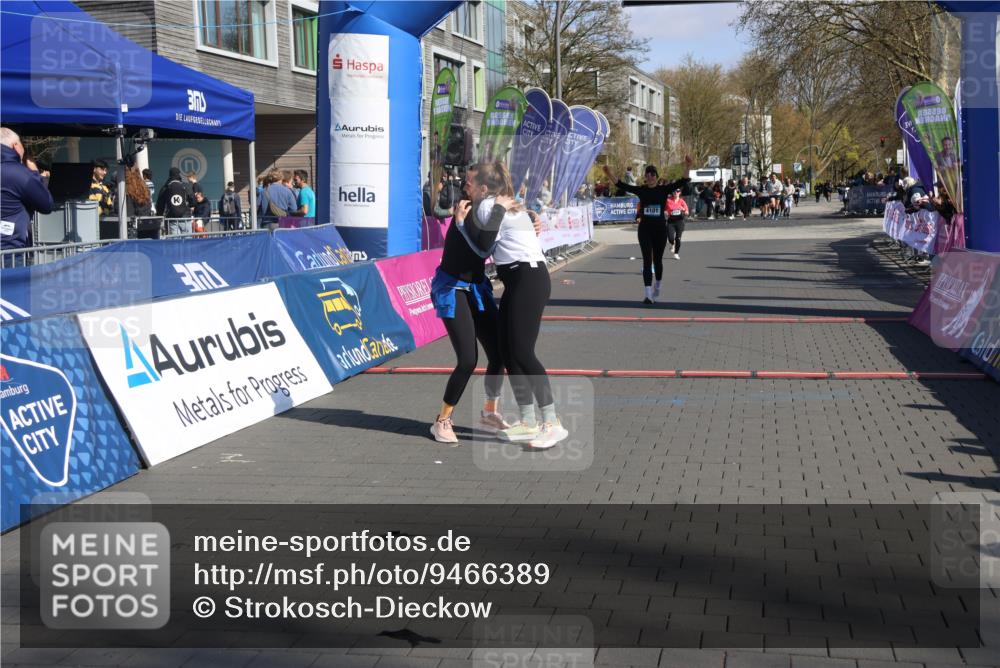 12.04.2026 - 45. Internationalen Wilhelmsburger Insellauf Strokosch-Dieckow http://msf.ph/oto/9466389 12.04.2026 11:00:06 Ziel 5699, 5698, 4101, 2529 meine-sportfotos.de