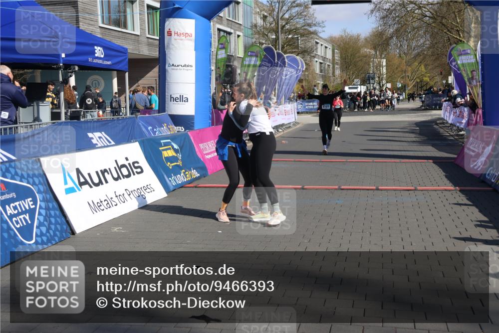 12.04.2026 - 45. Internationalen Wilhelmsburger Insellauf Strokosch-Dieckow http://msf.ph/oto/9466393 12.04.2026 11:00:06 Ziel 5699, 5698, 4101, 2529 meine-sportfotos.de