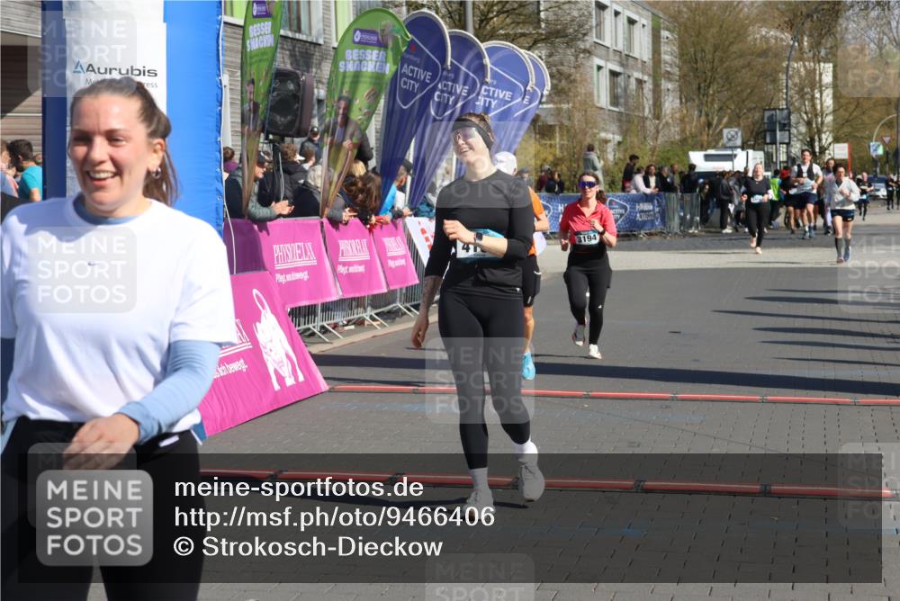 12.04.2026 - 45. Internationalen Wilhelmsburger Insellauf Strokosch-Dieckow http://msf.ph/oto/9466406 12.04.2026 11:00:09 Ziel 4101, 2529, 3194 meine-sportfotos.de