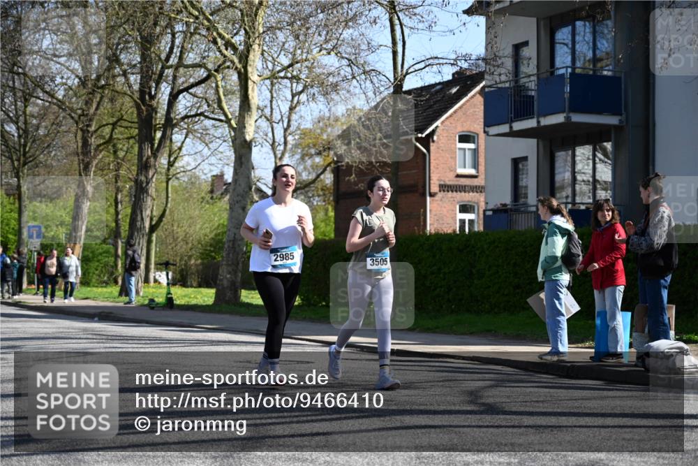 12.04.2026 - 45. Internationalen Wilhelmsburger Insellauf J. Mangold http://msf.ph/oto/9466410 12.04.2026 11:02:02 Ziel 4326, 2417, 5605, 4613, 3178, 4759, 4630, 4069, 4069, 2985, 3505, 3009, 2962, 2919, 2418, 2398, 2418, 2398, 4595, 4597, 4825, 2122, 3878 meine-sportfotos.de
