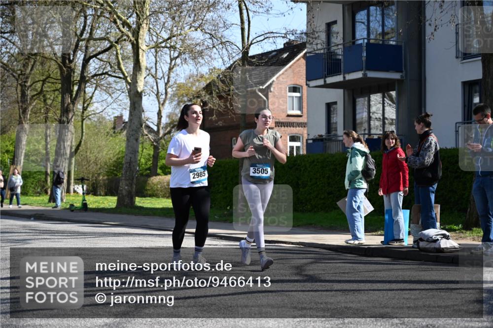 12.04.2026 - 45. Internationalen Wilhelmsburger Insellauf J. Mangold http://msf.ph/oto/9466413 12.04.2026 11:02:02 Ziel 4326, 2417, 5605, 4613, 3178, 4759, 4630, 4069, 4069, 2985, 3505, 3009, 2962, 2919, 2418, 2398, 2418, 2398, 4595, 4597, 4825, 2122, 3878 meine-sportfotos.de