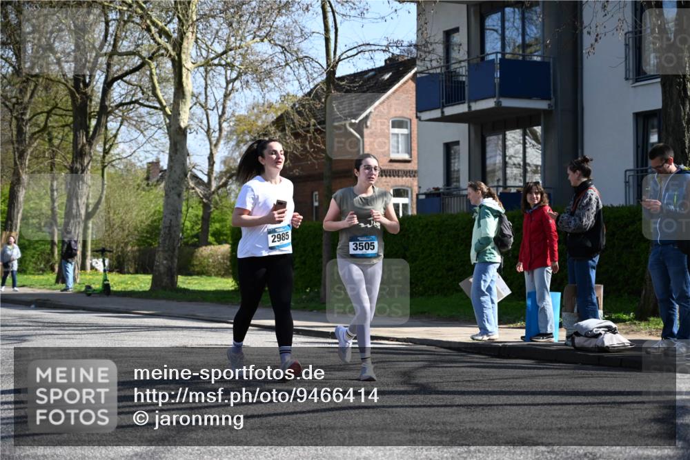12.04.2026 - 45. Internationalen Wilhelmsburger Insellauf J. Mangold http://msf.ph/oto/9466414 12.04.2026 11:02:02 Ziel 4326, 2417, 5605, 4613, 3178, 4759, 4630, 4069, 4069, 2985, 3505, 3009, 2962, 2919, 2418, 2398, 2418, 2398, 4595, 4597, 4825, 2122, 3878 meine-sportfotos.de