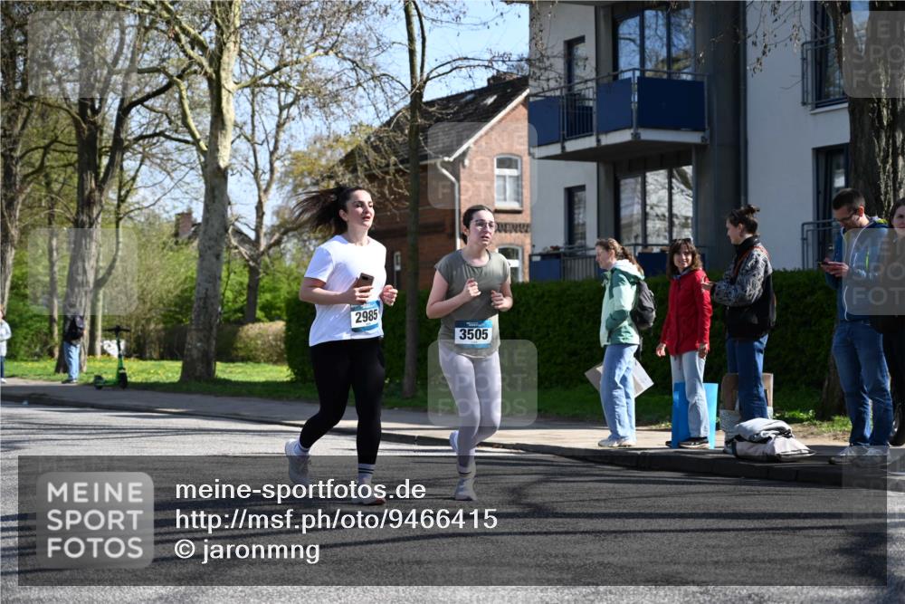 12.04.2026 - 45. Internationalen Wilhelmsburger Insellauf J. Mangold http://msf.ph/oto/9466415 12.04.2026 11:02:03 Ziel 4326, 2417, 5605, 4613, 3178, 4759, 4630, 4069, 2985, 3505, 3009, 2962, 2919, 2418, 2398, 4595, 4597, 4825, 2122, 3878 meine-sportfotos.de