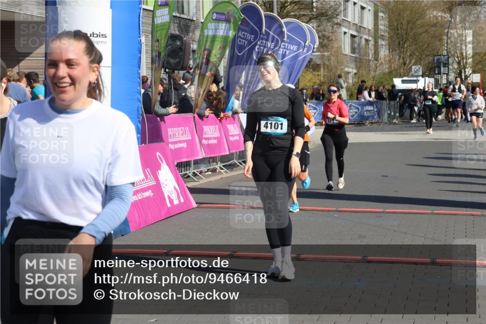 12.04.2026 - 45. Internationalen Wilhelmsburger Insellauf Strokosch-Dieckow http://msf.ph/oto/9466418 12.04.2026 11:00:09 Ziel 4101, 2529, 3194 meine-sportfotos.de