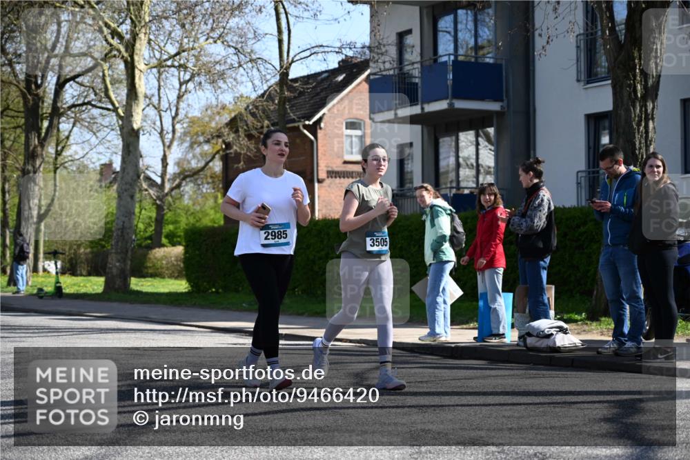 12.04.2026 - 45. Internationalen Wilhelmsburger Insellauf J. Mangold http://msf.ph/oto/9466420 12.04.2026 11:02:03 Ziel 4326, 2417, 5605, 4613, 3178, 4759, 4630, 4069, 2985, 3505, 3009, 2962, 2919, 2418, 2398, 4595, 4597, 4825, 2122, 3878 meine-sportfotos.de