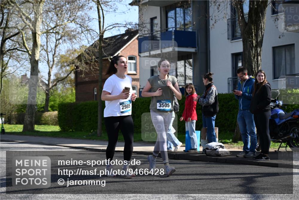 12.04.2026 - 45. Internationalen Wilhelmsburger Insellauf J. Mangold http://msf.ph/oto/9466428 12.04.2026 11:02:03 Ziel 4326, 2417, 5605, 4613, 3178, 4759, 4630, 4069, 2985, 3505, 3009, 2962, 2919, 2418, 2398, 4595, 4597, 4825, 2122, 3878 meine-sportfotos.de