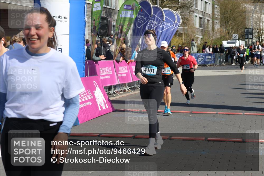 12.04.2026 - 45. Internationalen Wilhelmsburger Insellauf Strokosch-Dieckow http://msf.ph/oto/9466429 12.04.2026 11:00:09 Ziel 4101, 2529, 3194 meine-sportfotos.de