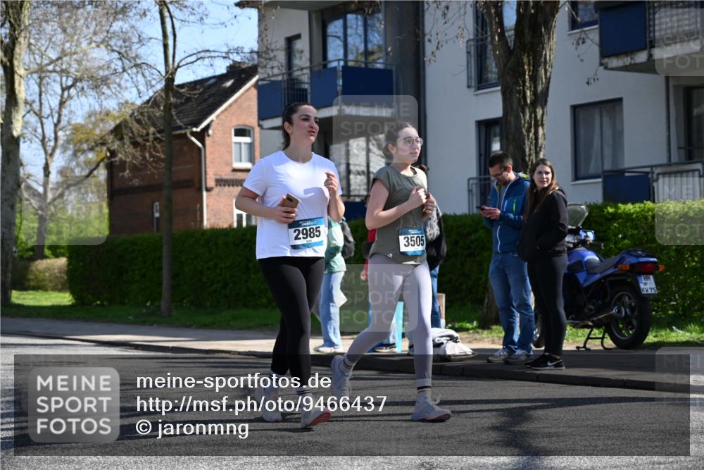 12.04.2026 - 45. Internationalen Wilhelmsburger Insellauf J. Mangold http://msf.ph/oto/9466437 12.04.2026 11:02:04 Ziel 2417, 5605, 4613, 3178, 4759, 4630, 4069, 2985, 3505, 3009, 2962, 2919, 2418, 2398, 4595, 4597, 4825, 2122, 3878 meine-sportfotos.de