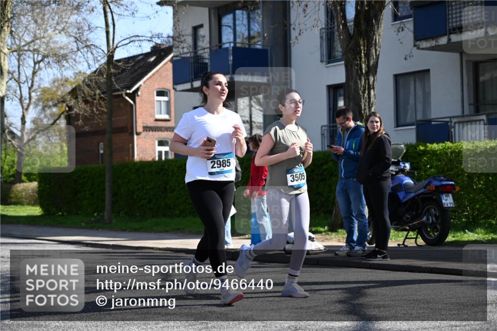 12.04.2026 - 45. Internationalen Wilhelmsburger Insellauf J. Mangold http://msf.ph/oto/9466440 12.04.2026 11:02:04 Ziel 2417, 5605, 4613, 3178, 4759, 4630, 4069, 2985, 3505, 3009, 2962, 2919, 2418, 2398, 4595, 4597, 4825, 2122, 3878 meine-sportfotos.de