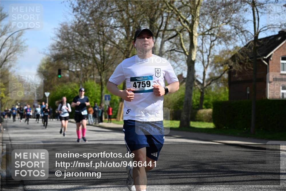 12.04.2026 - 45. Internationalen Wilhelmsburger Insellauf J. Mangold http://msf.ph/oto/9466441 12.04.2026 11:02:07 Ziel 2417, 5605, 4613, 3178, 4759, 4630, 4069, 2985, 3505, 3009, 2962, 2919, 2962, 2919, 2418, 2398, 4595, 4597, 4825, 4825, 2122, 3878, 2016 meine-sportfotos.de