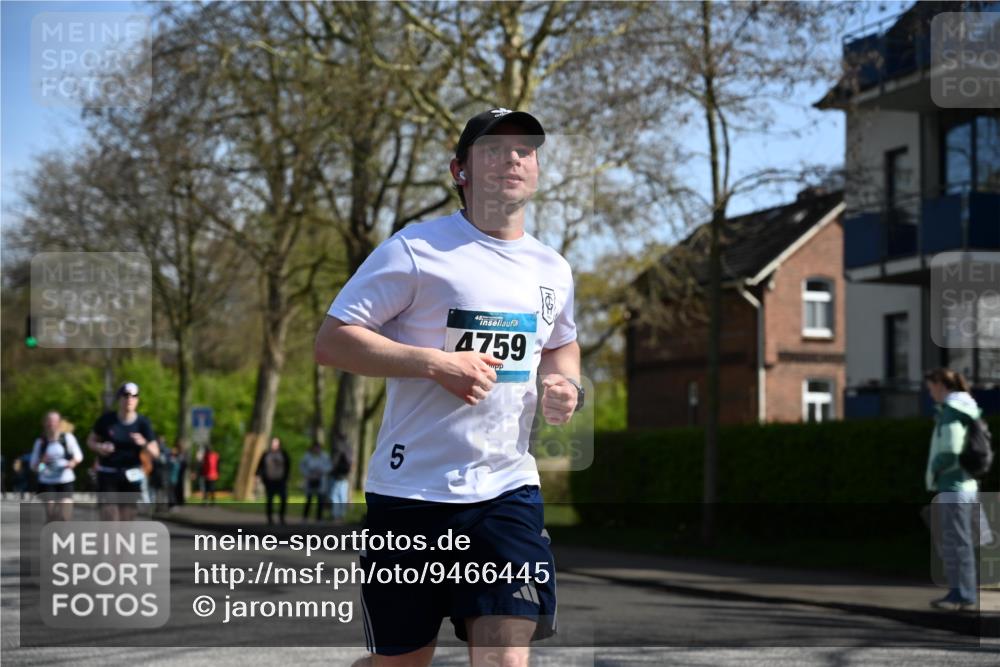 12.04.2026 - 45. Internationalen Wilhelmsburger Insellauf J. Mangold http://msf.ph/oto/9466445 12.04.2026 11:02:07 Ziel 2417, 5605, 4613, 3178, 4759, 4630, 4069, 2985, 3505, 3009, 2962, 2919, 2962, 2919, 2418, 2398, 4595, 4597, 4825, 4825, 2122, 3878, 2016 meine-sportfotos.de