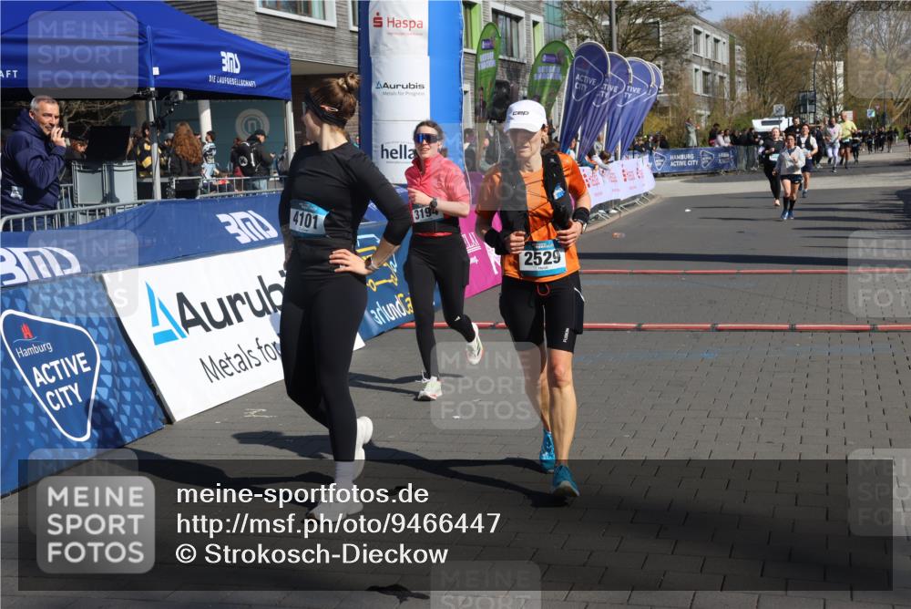 12.04.2026 - 45. Internationalen Wilhelmsburger Insellauf Strokosch-Dieckow http://msf.ph/oto/9466447 12.04.2026 11:00:13 Ziel 2529, 3194, 3367 meine-sportfotos.de