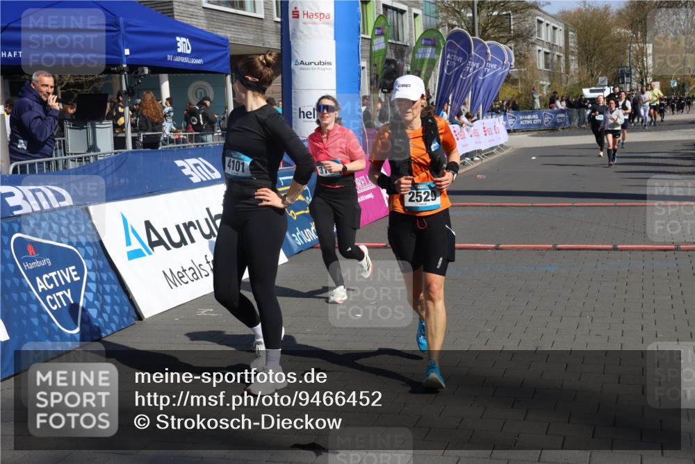 12.04.2026 - 45. Internationalen Wilhelmsburger Insellauf Strokosch-Dieckow http://msf.ph/oto/9466452 12.04.2026 11:00:13 Ziel 2529, 3194, 3367 meine-sportfotos.de