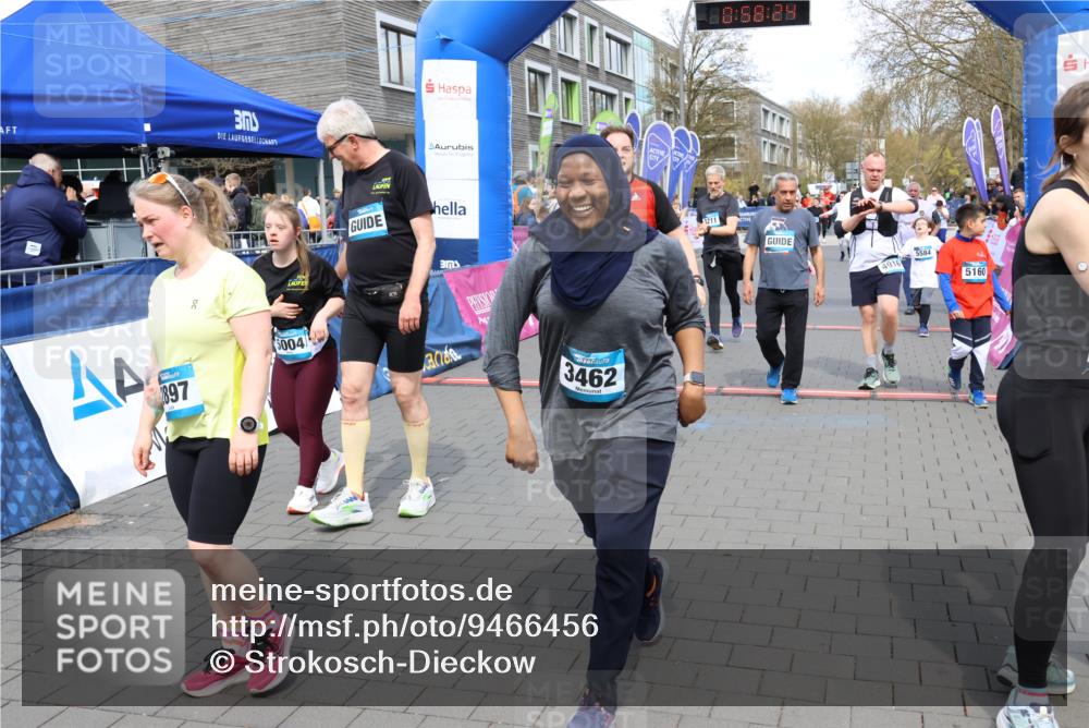 12.04.2026 - 45. Internationalen Wilhelmsburger Insellauf Strokosch-Dieckow http://msf.ph/oto/9466456 12.04.2026 13:11:24 Ziel 5160, 5768, 3243, 4916, 5161, 3211, 5584, 4770, 5246, 2926, 2927 meine-sportfotos.de