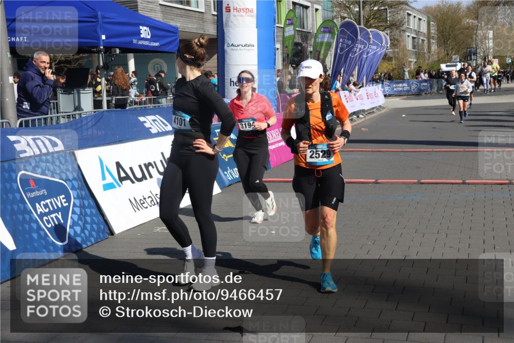 12.04.2026 - 45. Internationalen Wilhelmsburger Insellauf Strokosch-Dieckow http://msf.ph/oto/9466457 12.04.2026 11:00:13 Ziel 2529, 3194, 3367 meine-sportfotos.de