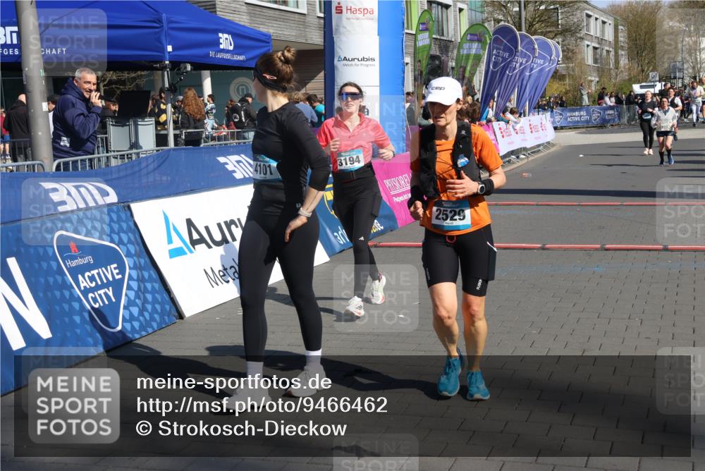 12.04.2026 - 45. Internationalen Wilhelmsburger Insellauf Strokosch-Dieckow http://msf.ph/oto/9466462 12.04.2026 11:00:13 Ziel 2529, 3194, 3367 meine-sportfotos.de