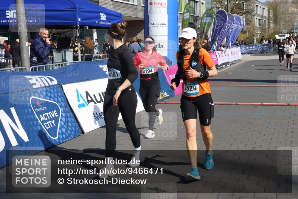 12.04.2026 - 45. Internationalen Wilhelmsburger Insellauf Strokosch-Dieckow http://msf.ph/oto/9466471 12.04.2026 11:00:13 Ziel 2529, 3194, 3367 meine-sportfotos.de