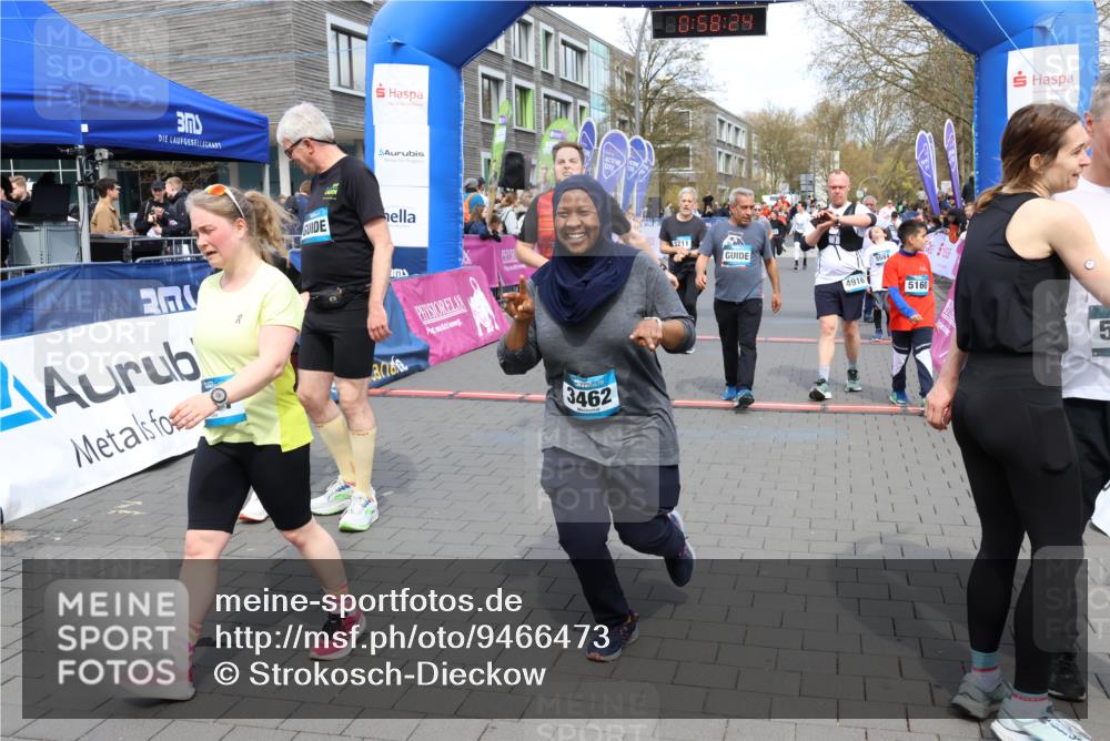 12.04.2026 - 45. Internationalen Wilhelmsburger Insellauf Strokosch-Dieckow http://msf.ph/oto/9466473 12.04.2026 13:11:23 Ziel 2897, 3462, 5160, 5768, 3243, 4916, 5161, 3211, 5584, 4770, 5246 meine-sportfotos.de