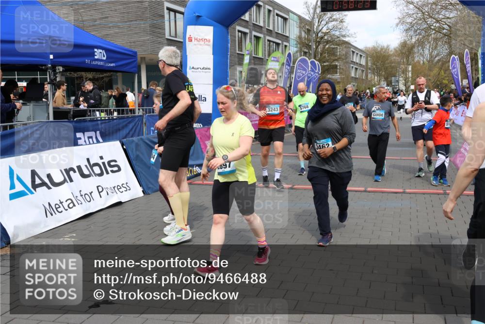 12.04.2026 - 45. Internationalen Wilhelmsburger Insellauf Strokosch-Dieckow http://msf.ph/oto/9466488 12.04.2026 13:11:23 Ziel 2897, 3462, 5160, 5768, 3243, 4916, 5161, 3211, 5584, 4770, 5246 meine-sportfotos.de
