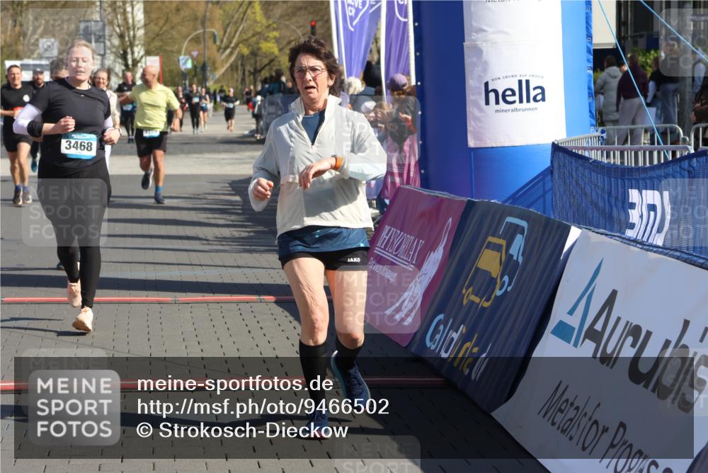 12.04.2026 - 45. Internationalen Wilhelmsburger Insellauf Strokosch-Dieckow http://msf.ph/oto/9466502 12.04.2026 11:00:18 Ziel 3367, 3468, 2665 meine-sportfotos.de