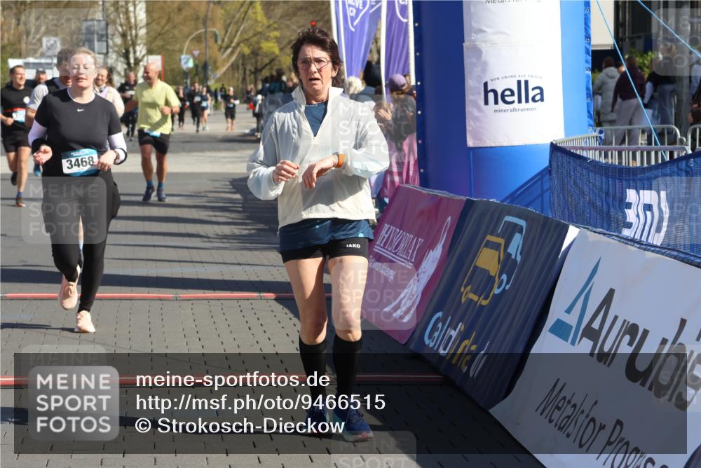 12.04.2026 - 45. Internationalen Wilhelmsburger Insellauf Strokosch-Dieckow http://msf.ph/oto/9466515 12.04.2026 11:00:18 Ziel 3367, 3468, 2665 meine-sportfotos.de