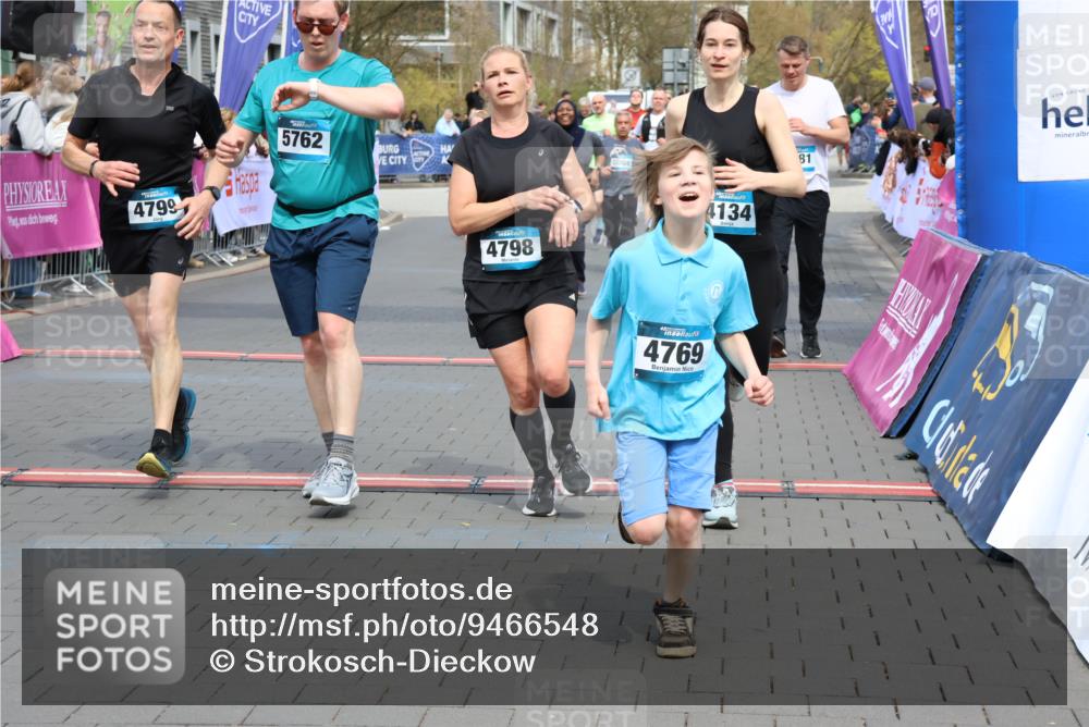 12.04.2026 - 45. Internationalen Wilhelmsburger Insellauf Strokosch-Dieckow http://msf.ph/oto/9466548 12.04.2026 13:11:16 Ziel 4969, 5762, 4769, 4798, 4134, 4799, 5681, 2897, 3462, 5160 meine-sportfotos.de