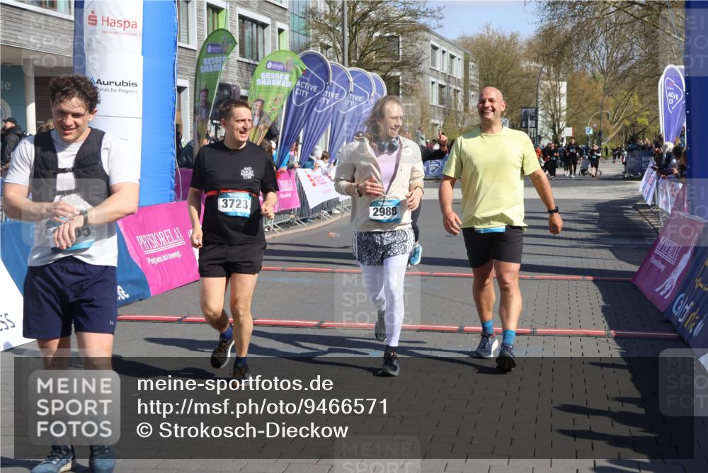 12.04.2026 - 45. Internationalen Wilhelmsburger Insellauf Strokosch-Dieckow http://msf.ph/oto/9466571 12.04.2026 11:00:25 Ziel 2665, 2988, 4289, 3723, 3797, 3727 meine-sportfotos.de