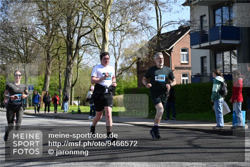 12.04.2026 - 45. Internationalen Wilhelmsburger Insellauf J. Mangold http://msf.ph/oto/9466572 12.04.2026 11:02:28 Ziel 2985, 3505, 3009, 2962, 2919, 2418, 2398, 4595, 4597, 4825, 2122, 3878, 2016, 3052, 4513, 2168, 3910, 3700, 3716, 3223, 4246, 4382, 5816 meine-sportfotos.de