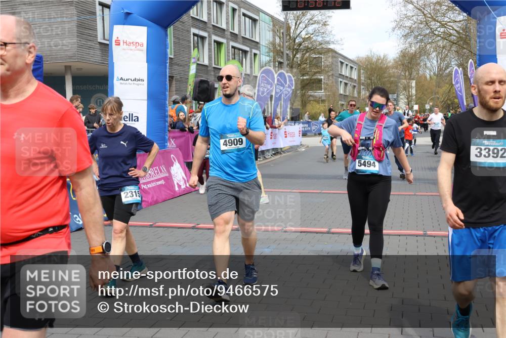 12.04.2026 - 45. Internationalen Wilhelmsburger Insellauf Strokosch-Dieckow http://msf.ph/oto/9466575 12.04.2026 13:11:12 Ziel 5494, 4909, 5004, 4969, 5762, 4769, 4798, 4134, 4799 meine-sportfotos.de