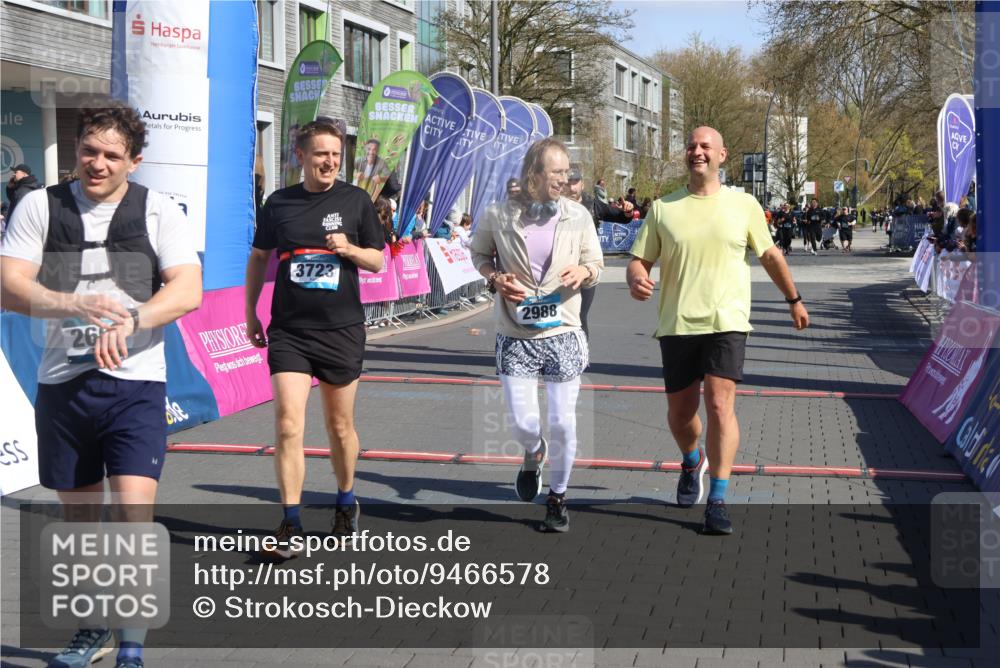 12.04.2026 - 45. Internationalen Wilhelmsburger Insellauf Strokosch-Dieckow http://msf.ph/oto/9466578 12.04.2026 11:00:25 Ziel 2665, 2988, 4289, 3723, 3797, 3727 meine-sportfotos.de
