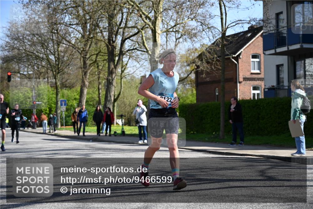 12.04.2026 - 45. Internationalen Wilhelmsburger Insellauf J. Mangold http://msf.ph/oto/9466599 12.04.2026 11:02:33 Ziel 2418, 2398, 4595, 4597, 4825, 2122, 3878, 2016, 3052, 4513, 2168, 3910, 3700, 3700, 3716, 3223, 4246, 4382, 5816, 3384 meine-sportfotos.de