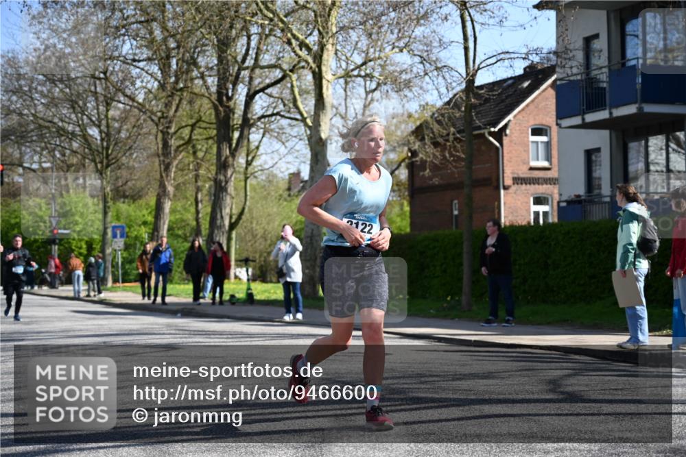 12.04.2026 - 45. Internationalen Wilhelmsburger Insellauf J. Mangold http://msf.ph/oto/9466600 12.04.2026 11:02:33 Ziel 2418, 2398, 4595, 4597, 4825, 2122, 3878, 2016, 3052, 4513, 2168, 3910, 3700, 3700, 3716, 3223, 4246, 4382, 5816, 3384 meine-sportfotos.de