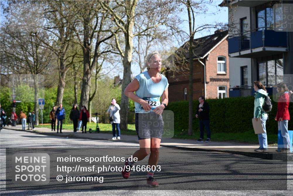 12.04.2026 - 45. Internationalen Wilhelmsburger Insellauf J. Mangold http://msf.ph/oto/9466603 12.04.2026 11:02:33 Ziel 2418, 2398, 4595, 4597, 4825, 2122, 3878, 2016, 3052, 4513, 2168, 3910, 3700, 3700, 3716, 3223, 4246, 4382, 5816, 3384 meine-sportfotos.de