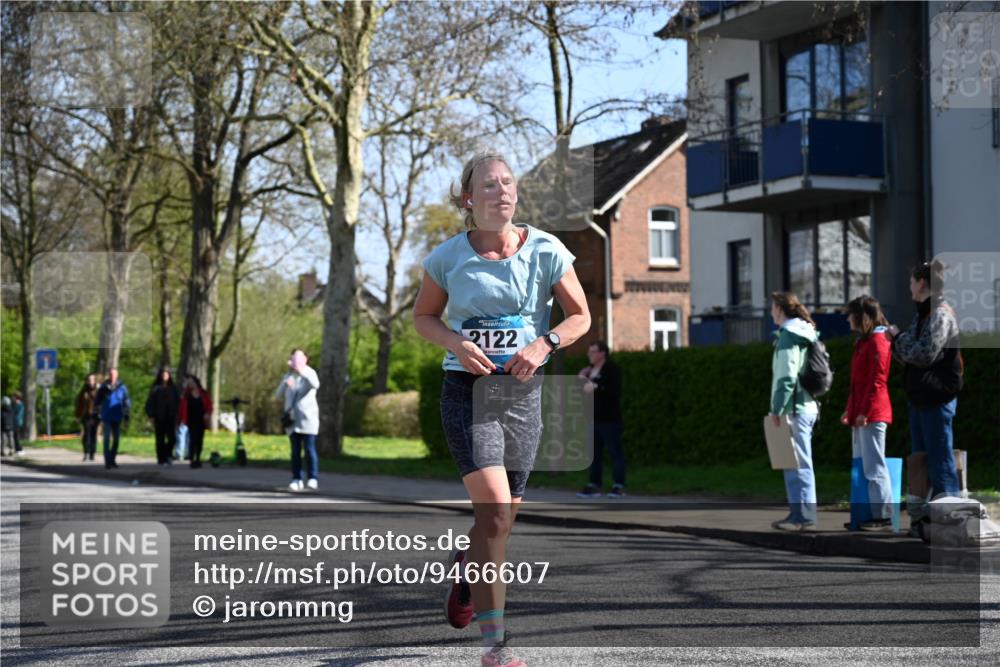12.04.2026 - 45. Internationalen Wilhelmsburger Insellauf J. Mangold http://msf.ph/oto/9466607 12.04.2026 11:02:33 Ziel 2418, 2398, 4595, 4597, 4825, 2122, 3878, 2016, 3052, 4513, 2168, 3910, 3700, 3700, 3716, 3223, 4246, 4382, 5816, 3384 meine-sportfotos.de