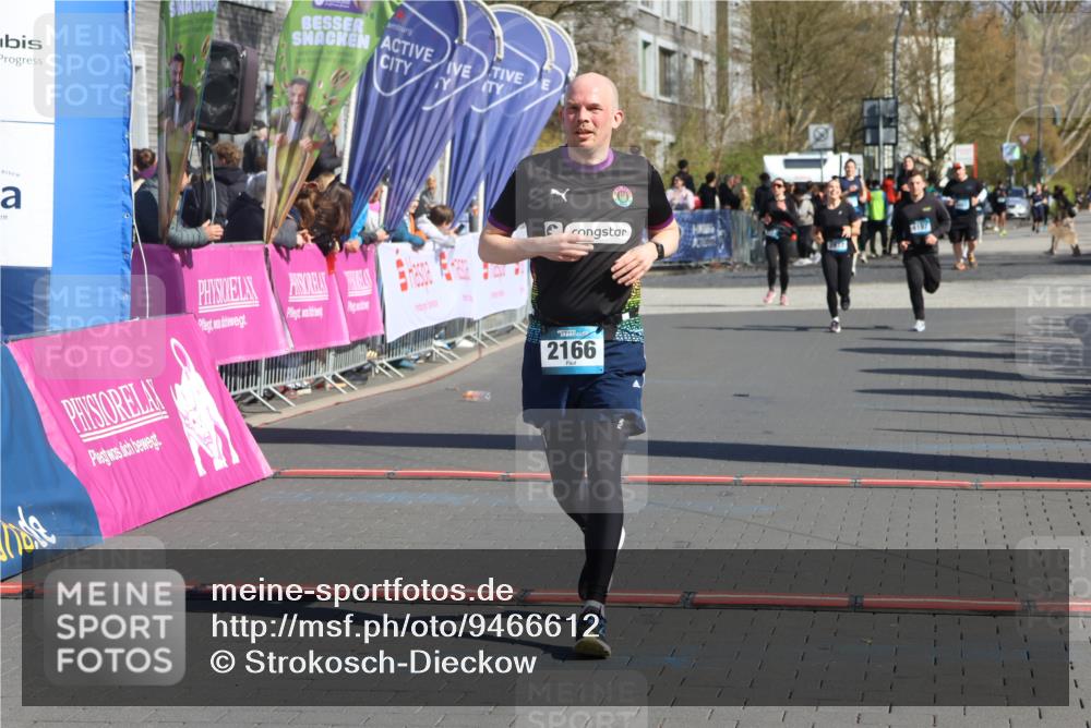 12.04.2026 - 45. Internationalen Wilhelmsburger Insellauf Strokosch-Dieckow http://msf.ph/oto/9466612 12.04.2026 11:00:34 Ziel 2166 meine-sportfotos.de