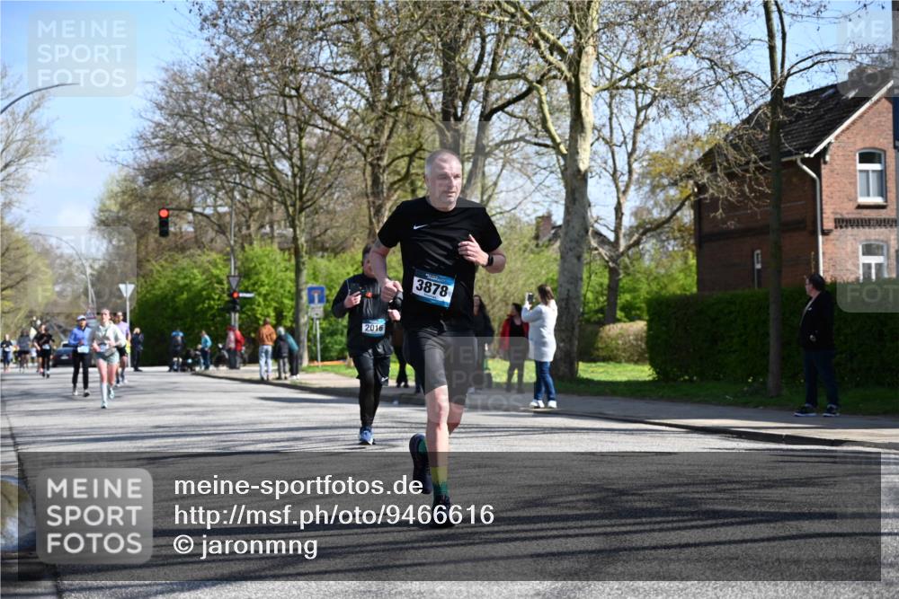 12.04.2026 - 45. Internationalen Wilhelmsburger Insellauf J. Mangold http://msf.ph/oto/9466616 12.04.2026 11:02:37 Ziel 2418, 2398, 4595, 4597, 4825, 2122, 3878, 2016, 3052, 4513, 2168, 3910, 3700, 3716, 3223, 4246, 4382, 5816, 4382, 5816, 3384, 2950 meine-sportfotos.de