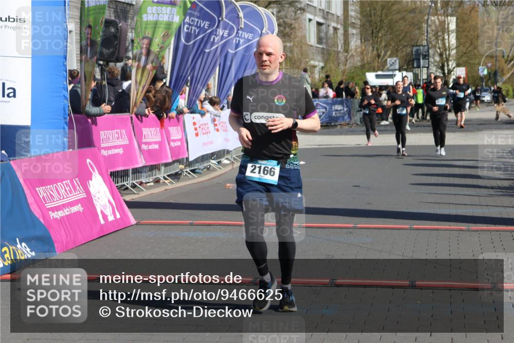 12.04.2026 - 45. Internationalen Wilhelmsburger Insellauf Strokosch-Dieckow http://msf.ph/oto/9466625 12.04.2026 11:00:34 Ziel 2166 meine-sportfotos.de