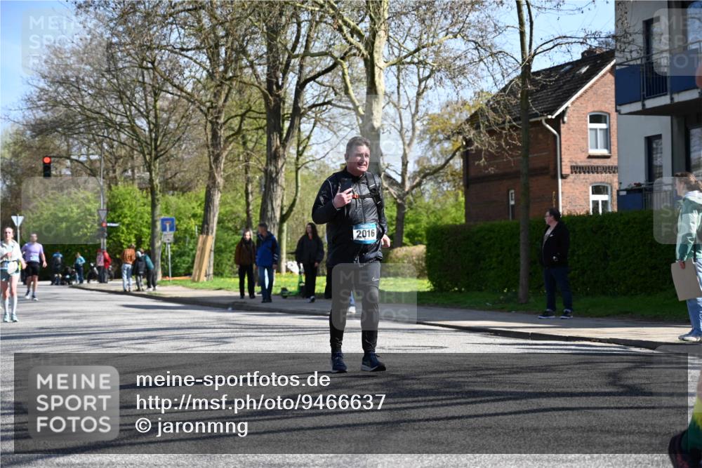 12.04.2026 - 45. Internationalen Wilhelmsburger Insellauf J. Mangold http://msf.ph/oto/9466637 12.04.2026 11:02:38 Ziel 2418, 2398, 4595, 4597, 4825, 2122, 3878, 2016, 3052, 4513, 2168, 3910, 3700, 3716, 3223, 4246, 4382, 5816, 3384, 2950 meine-sportfotos.de