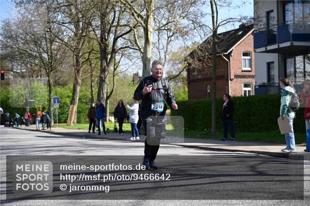 12.04.2026 - 45. Internationalen Wilhelmsburger Insellauf J. Mangold http://msf.ph/oto/9466642 12.04.2026 11:02:39 Ziel 2418, 2398, 4595, 4597, 4825, 2122, 3878, 2016, 3052, 4513, 2168, 2168, 3910, 3700, 3716, 3223, 4246, 4382, 5816, 3384, 2950 meine-sportfotos.de