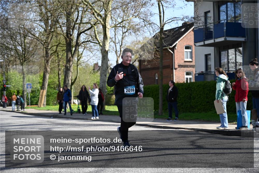 12.04.2026 - 45. Internationalen Wilhelmsburger Insellauf J. Mangold http://msf.ph/oto/9466646 12.04.2026 11:02:39 Ziel 2418, 2398, 4595, 4597, 4825, 2122, 3878, 2016, 3052, 4513, 2168, 2168, 3910, 3700, 3716, 3223, 4246, 4382, 5816, 3384, 2950 meine-sportfotos.de