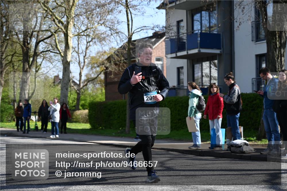 12.04.2026 - 45. Internationalen Wilhelmsburger Insellauf J. Mangold http://msf.ph/oto/9466657 12.04.2026 11:02:39 Ziel 2418, 2398, 4595, 4597, 4825, 2122, 3878, 2016, 3052, 4513, 2168, 2168, 3910, 3700, 3716, 3223, 4246, 4382, 5816, 3384, 2950 meine-sportfotos.de