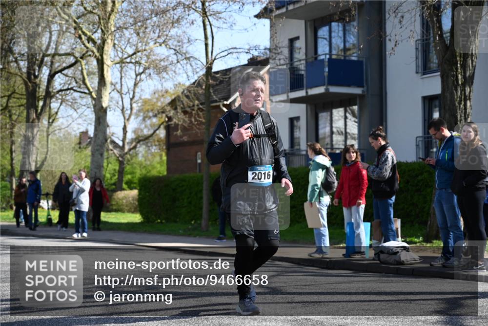 12.04.2026 - 45. Internationalen Wilhelmsburger Insellauf J. Mangold http://msf.ph/oto/9466658 12.04.2026 11:02:39 Ziel 2418, 2398, 4595, 4597, 4825, 2122, 3878, 2016, 3052, 4513, 2168, 2168, 3910, 3700, 3716, 3223, 4246, 4382, 5816, 3384, 2950 meine-sportfotos.de