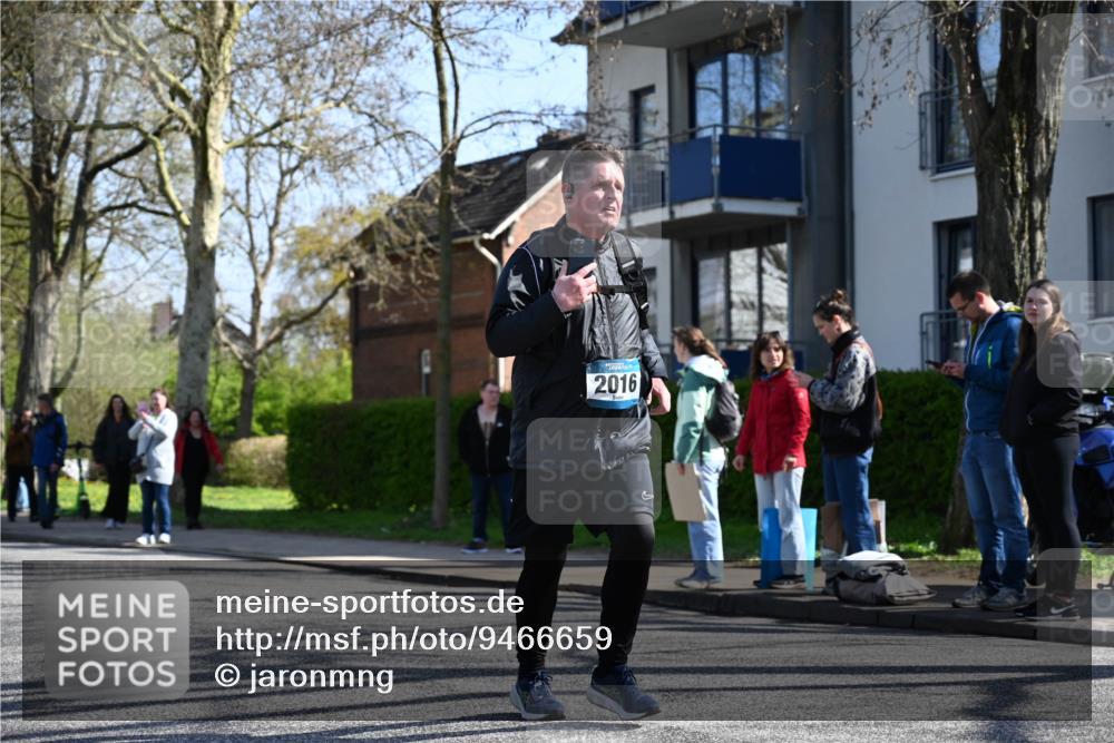 12.04.2026 - 45. Internationalen Wilhelmsburger Insellauf J. Mangold http://msf.ph/oto/9466659 12.04.2026 11:02:40 Ziel 4595, 4597, 4825, 2122, 3878, 2016, 3052, 4513, 2168, 3910, 3700, 3716, 3223, 4246, 4382, 5816, 3384, 2950 meine-sportfotos.de