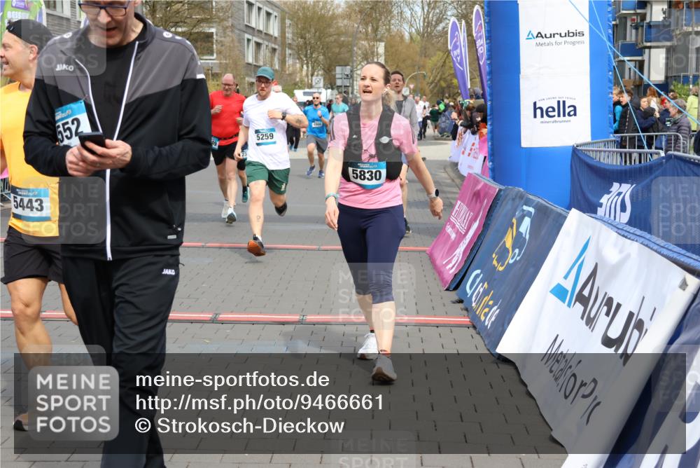 12.04.2026 - 45. Internationalen Wilhelmsburger Insellauf Strokosch-Dieckow http://msf.ph/oto/9466661 12.04.2026 13:11:04 Ziel 3285, 3288, 5444, 5443, 5830, 5259, 3407, 3948, 3949, 4540, 2315, 5494 meine-sportfotos.de